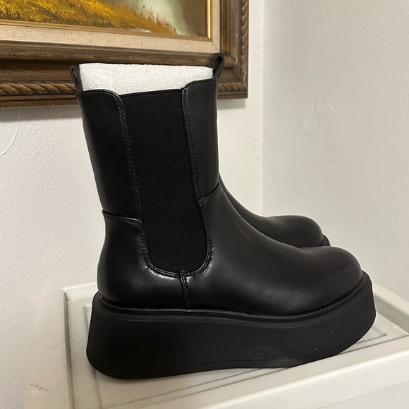 Women’s Steve Madden platform boots - Picture 4 of 4